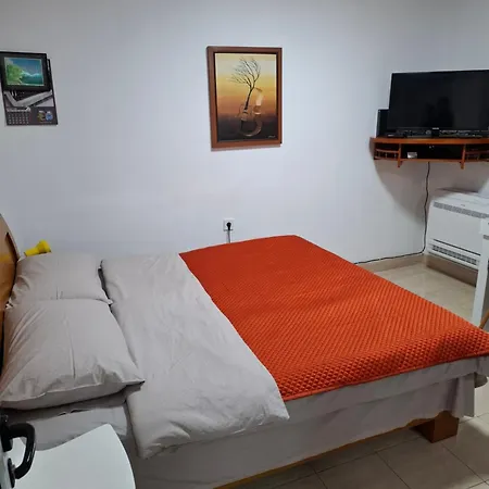 Rinia In Apartament